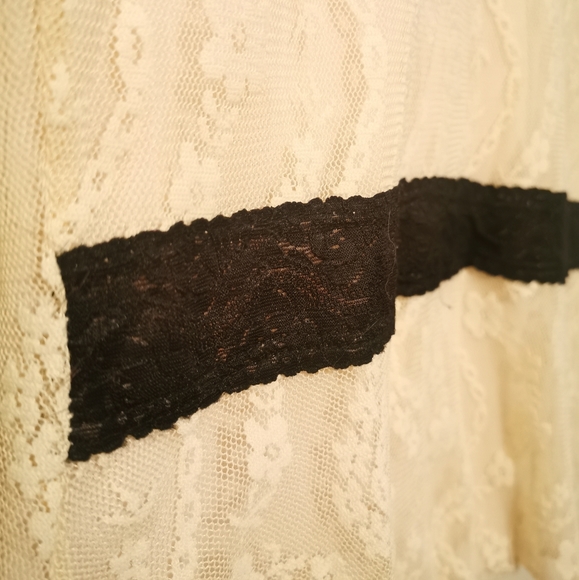 LAURA Flowers Lace Black & creamWhite tank top XL - Picture 9 of 10